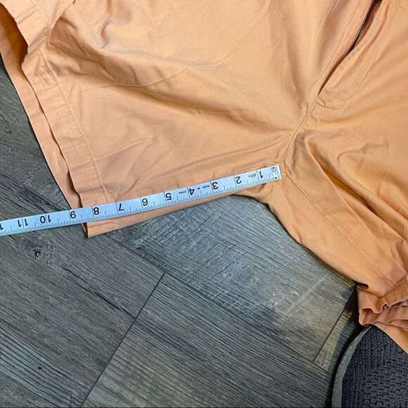 Vineyard Vines Pumpkin Colored Club Shorts in Size 32W x 8.5IS - Picture 7 of 8